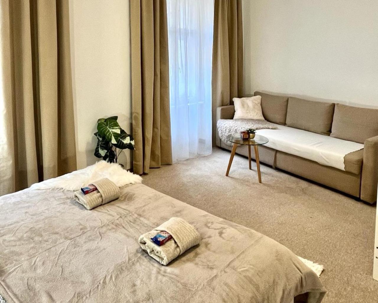 Apartment Lea - Old Town บราติสลาวา ภายนอก รูปภาพ