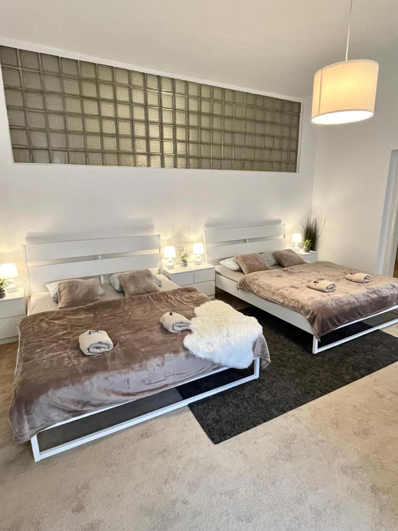 Apartment Lea - Old Town บราติสลาวา ภายนอก รูปภาพ