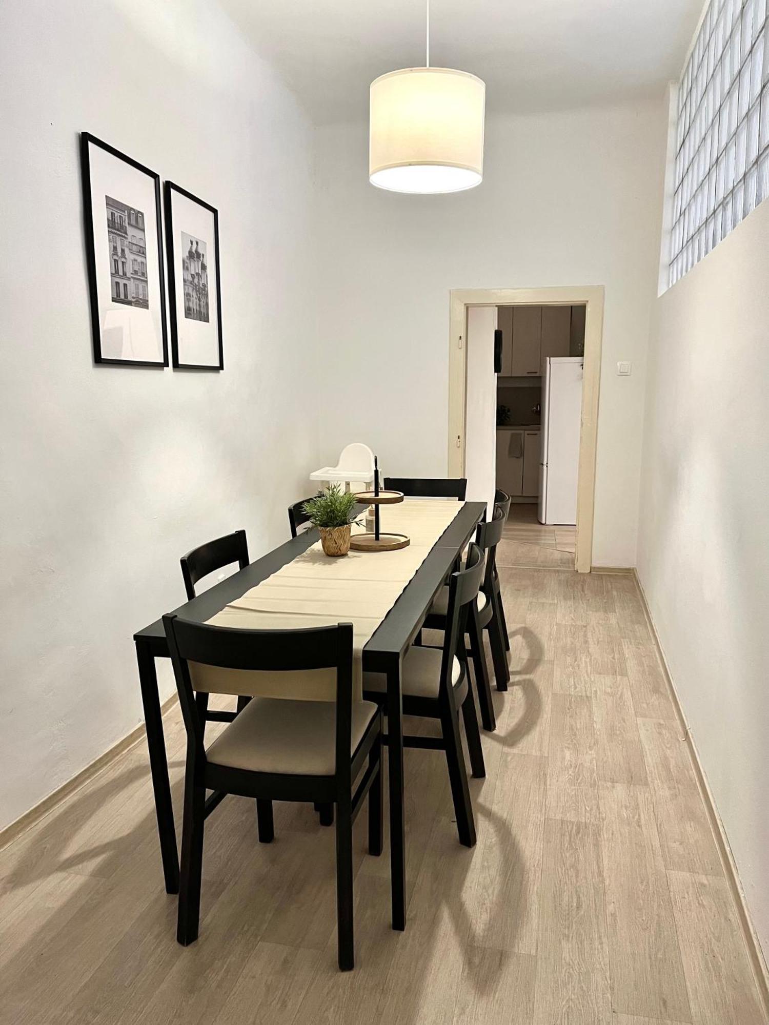 Apartment Lea - Old Town บราติสลาวา ภายนอก รูปภาพ