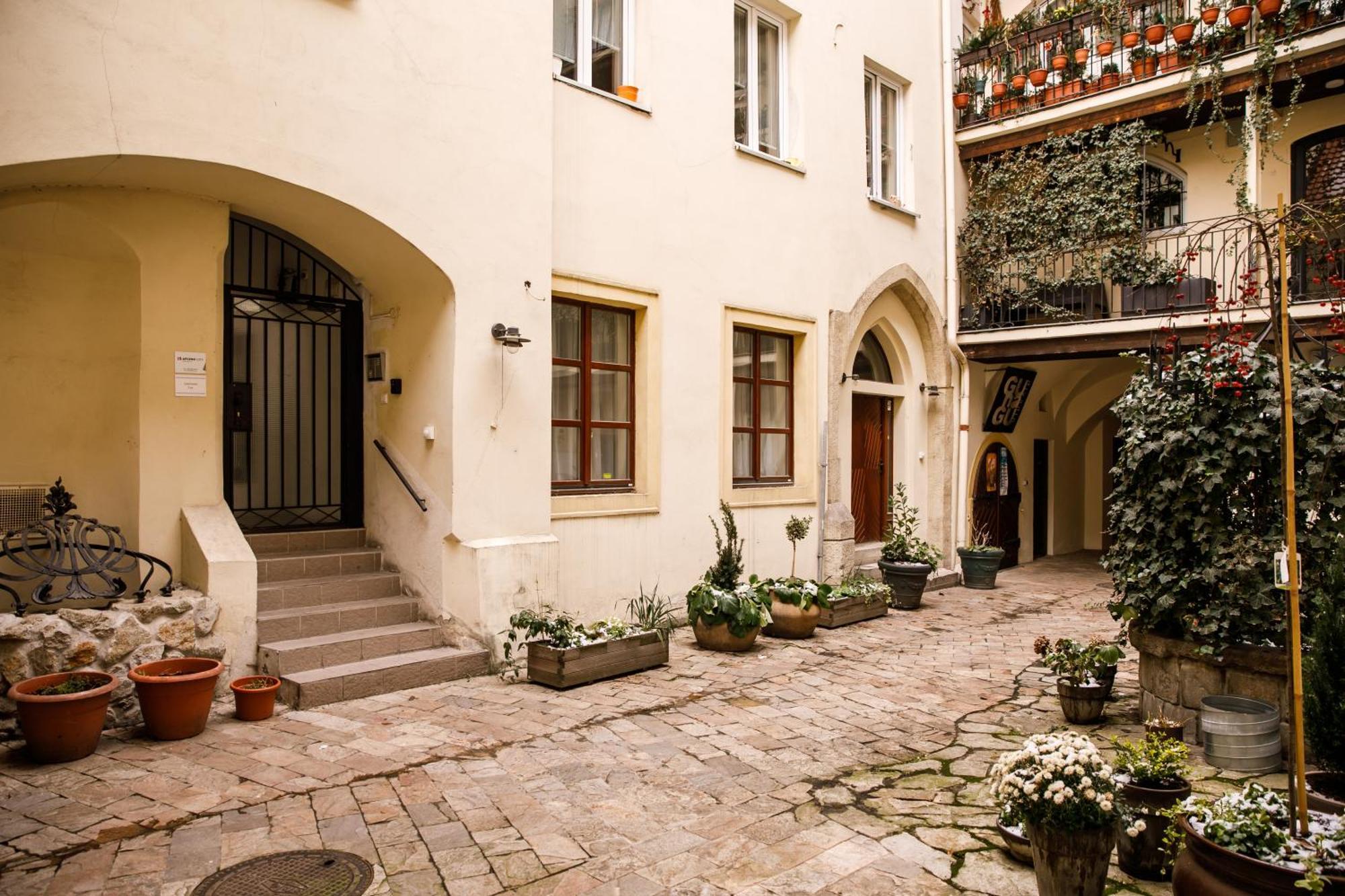 Apartment Lea - Old Town บราติสลาวา ภายนอก รูปภาพ