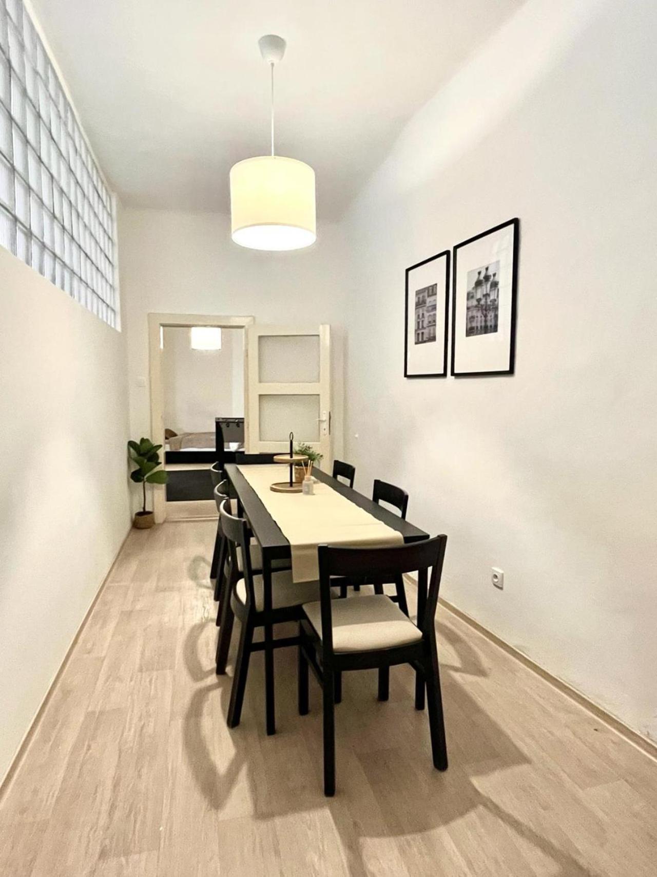 Apartment Lea - Old Town บราติสลาวา ภายนอก รูปภาพ